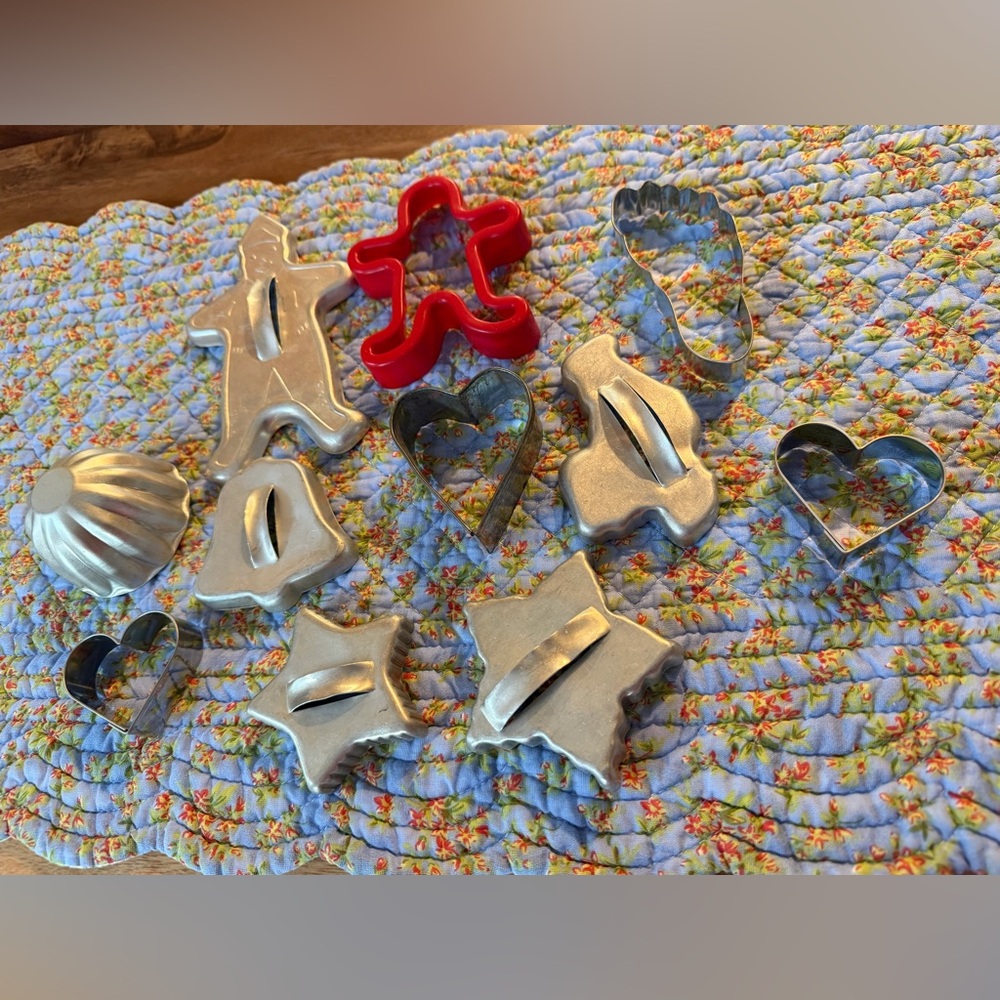 Vintage Cookie Cutters 1970’s ~ 11 Assorted Cookie Cutters